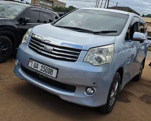 Toyota Noah 2.0 158hp FWD (8 Seater) 2012 Teal