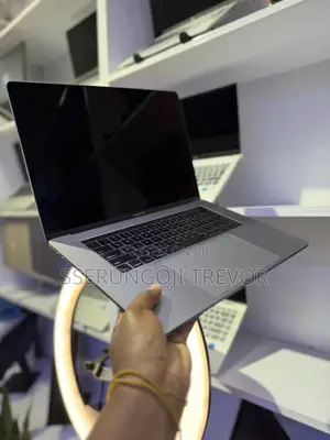 Laptop Apple MacBook Pro 16GB Intel Core i7 SSHD (Hybrid) 512GB