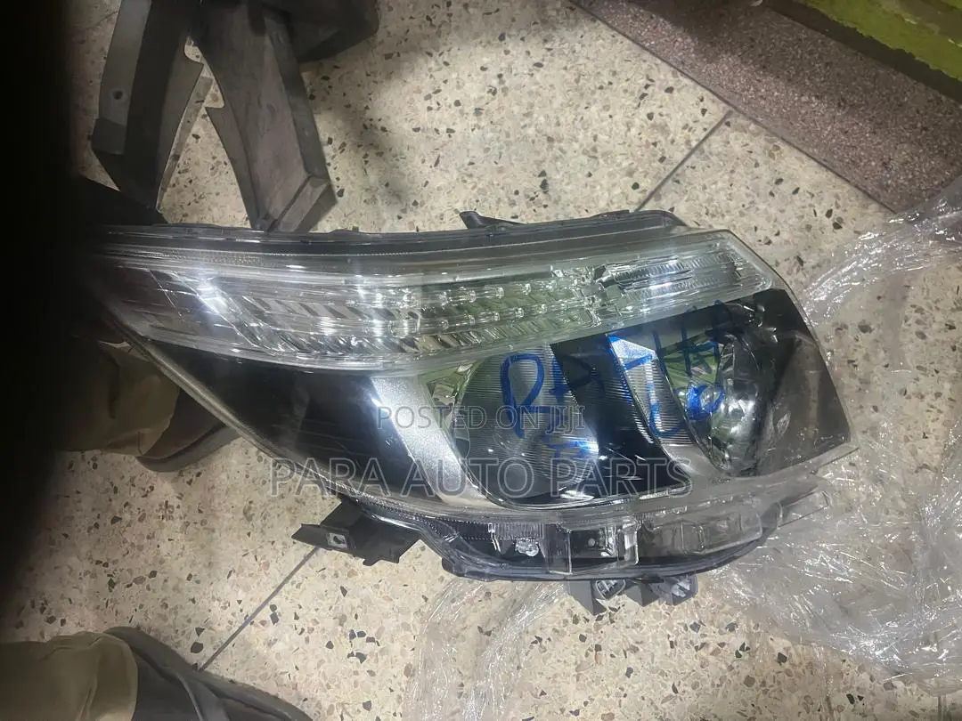 Noah 2014 Hybrid Headlight