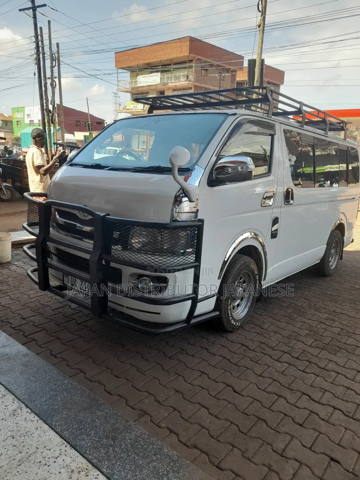 Toyota HiAce 220 2007 White