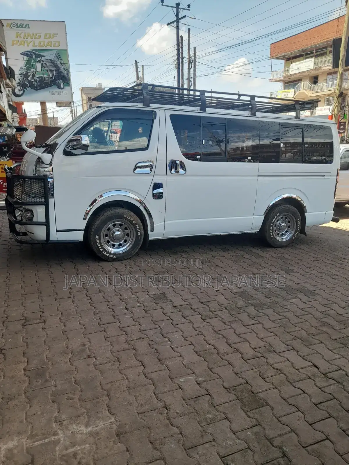 Toyota HiAce 220 2007 White