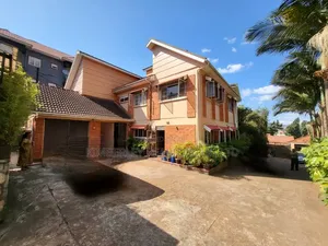 10bdrm Mansion in Makindye for sale