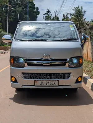 Toyota HiAce 2014 Silver