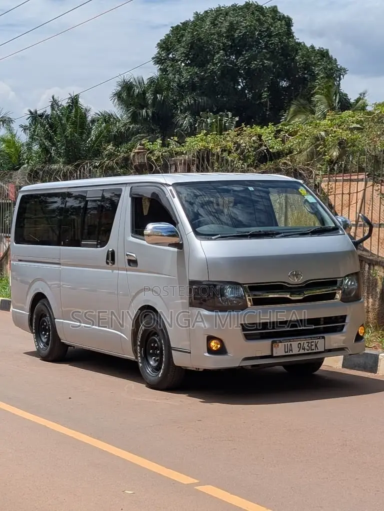 Toyota HiAce 2014 Silver