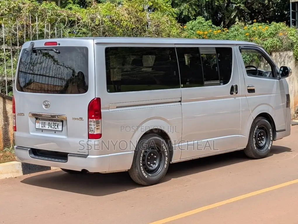 Toyota HiAce 2014 Silver