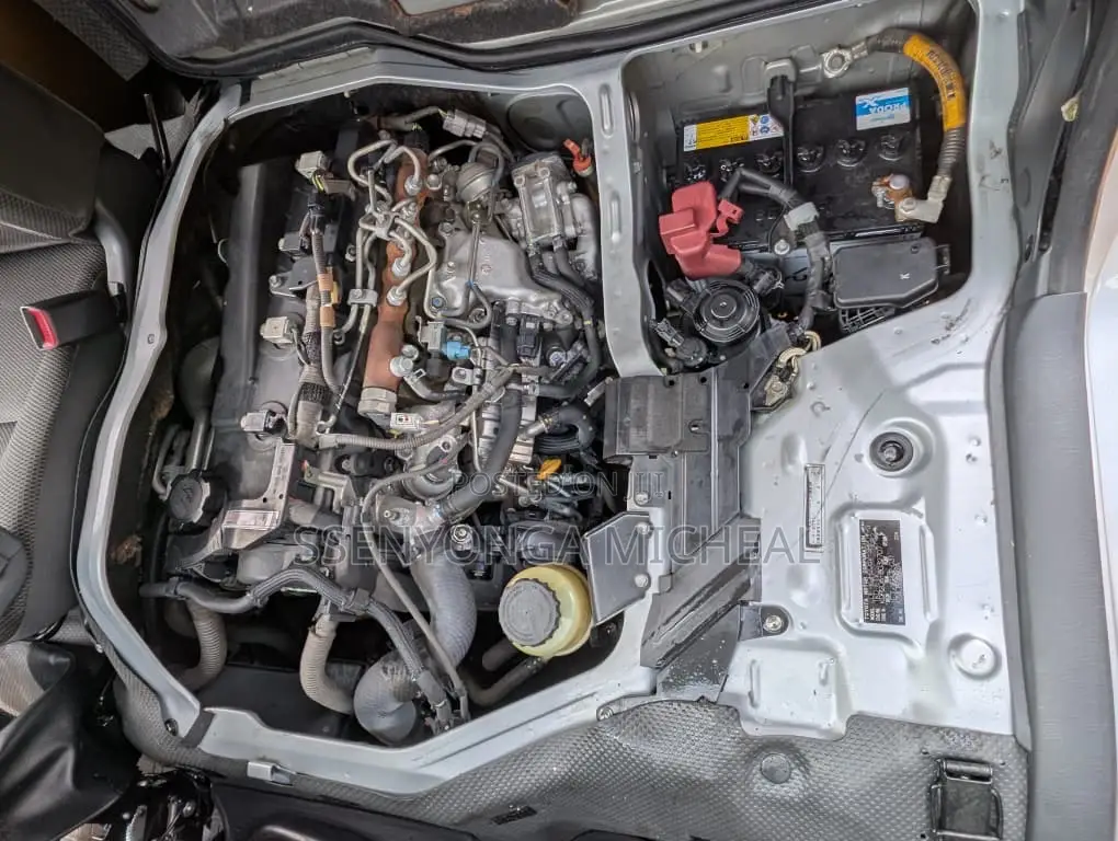Toyota HiAce 2014 Silver