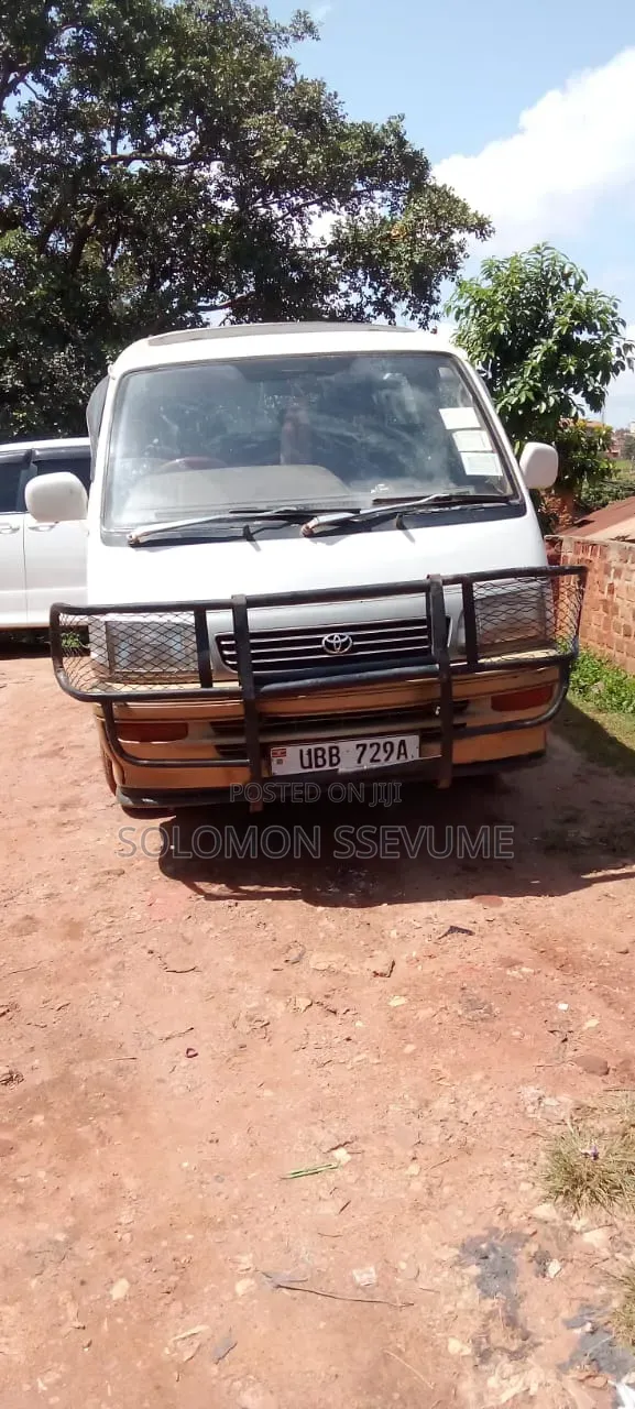 Toyota HiAce 1993 Beige