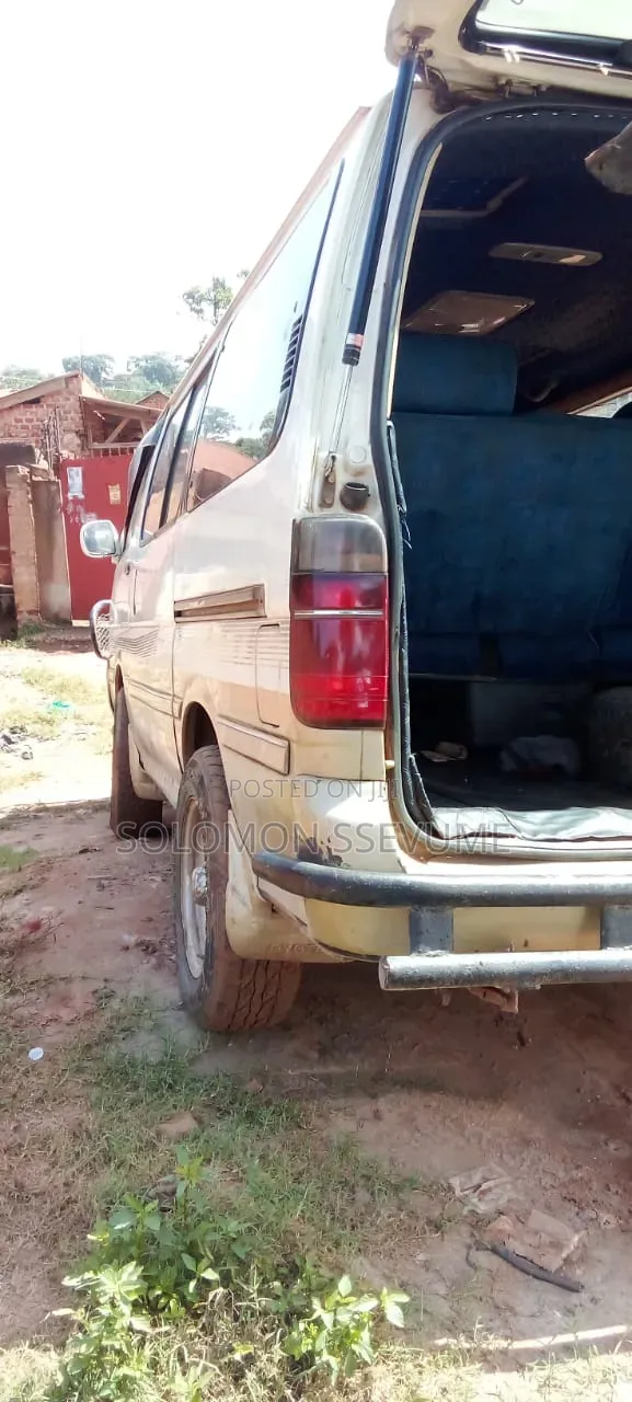 Toyota HiAce 1993 Beige