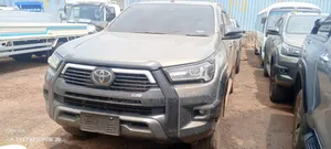 Toyota Hilux 2022 Gold