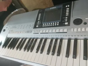 Yamaha PSR S800