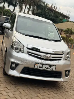 Toyota Noah 2013 Silver