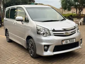 Toyota Noah 2013 Silver