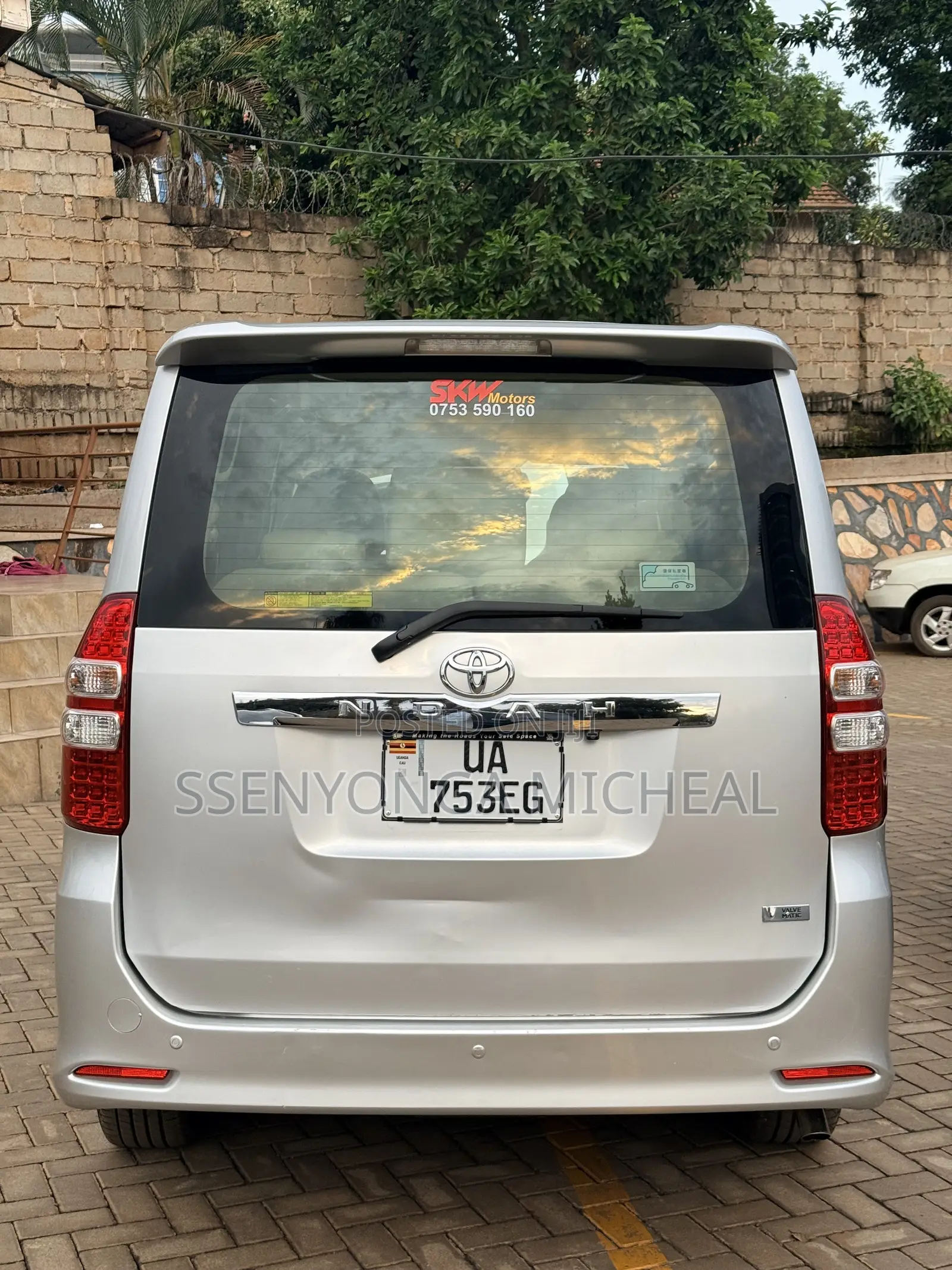 Toyota Noah 2013 Silver