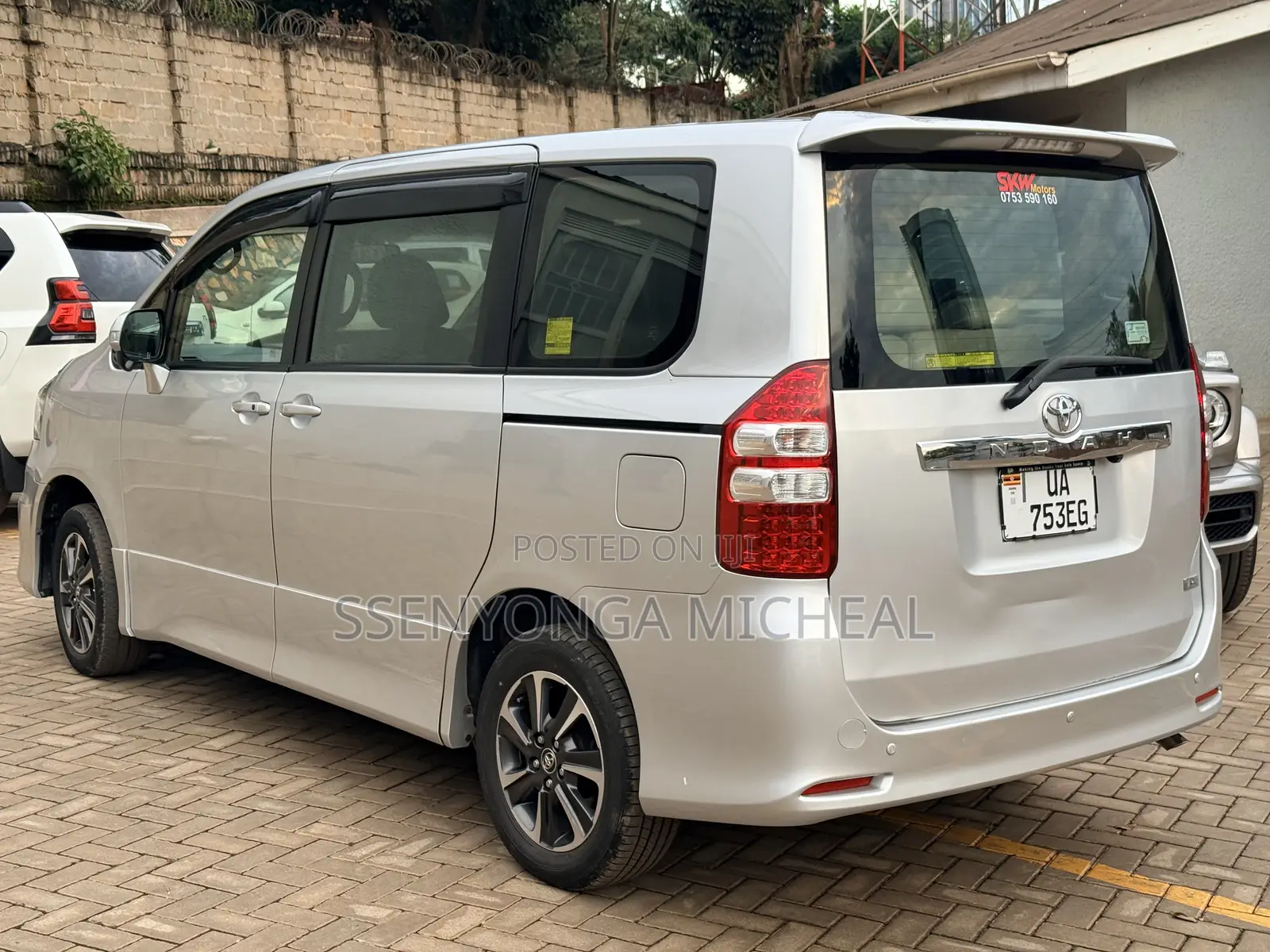 Toyota Noah 2013 Silver