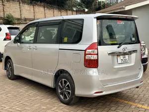 Toyota Noah 2013 Silver
