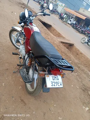 Bajaj Boxer 100 2025 Red
