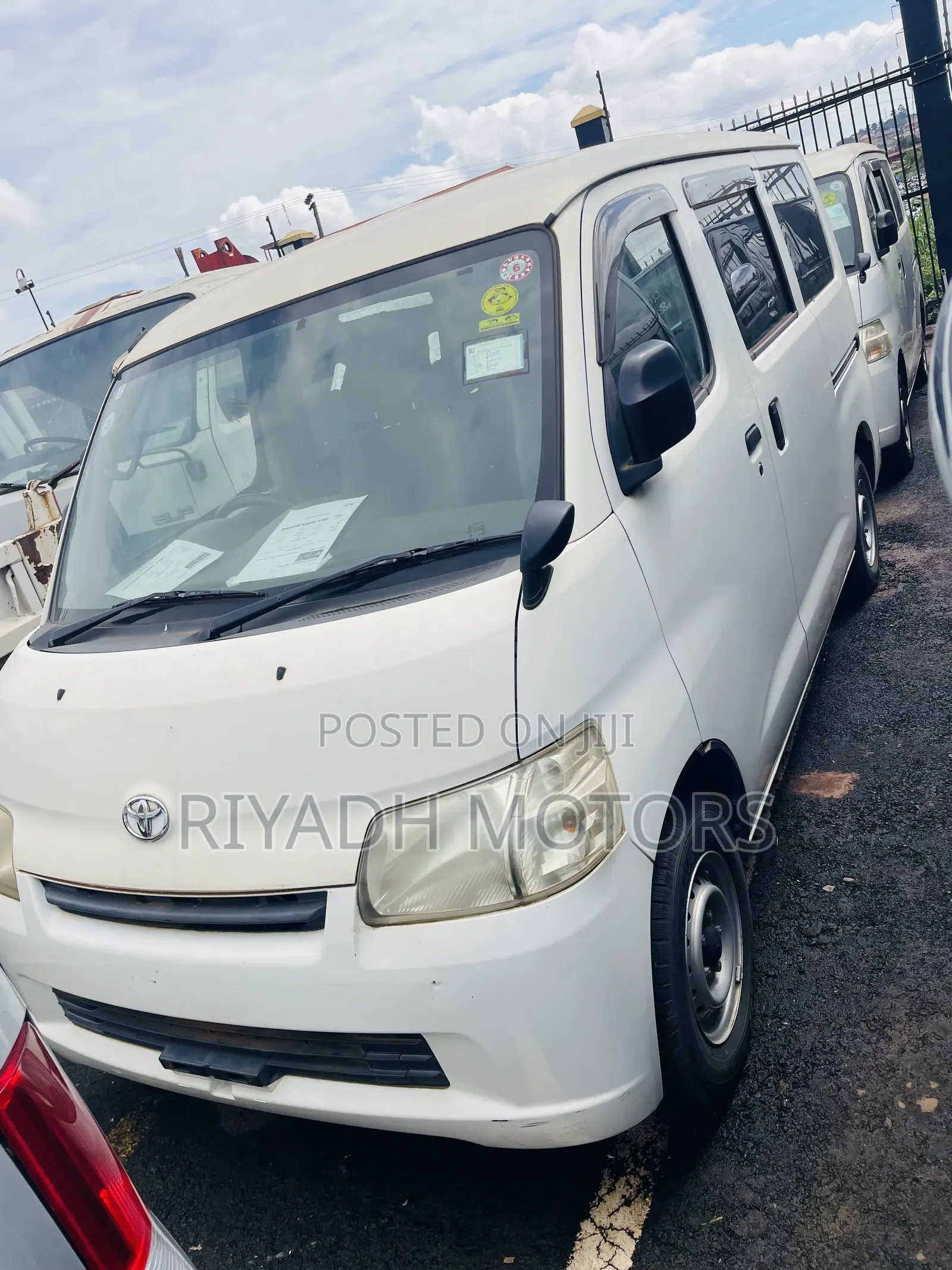 Toyota Noah 2012 White