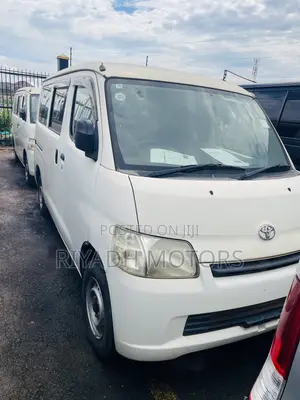 Toyota Noah 2012 White