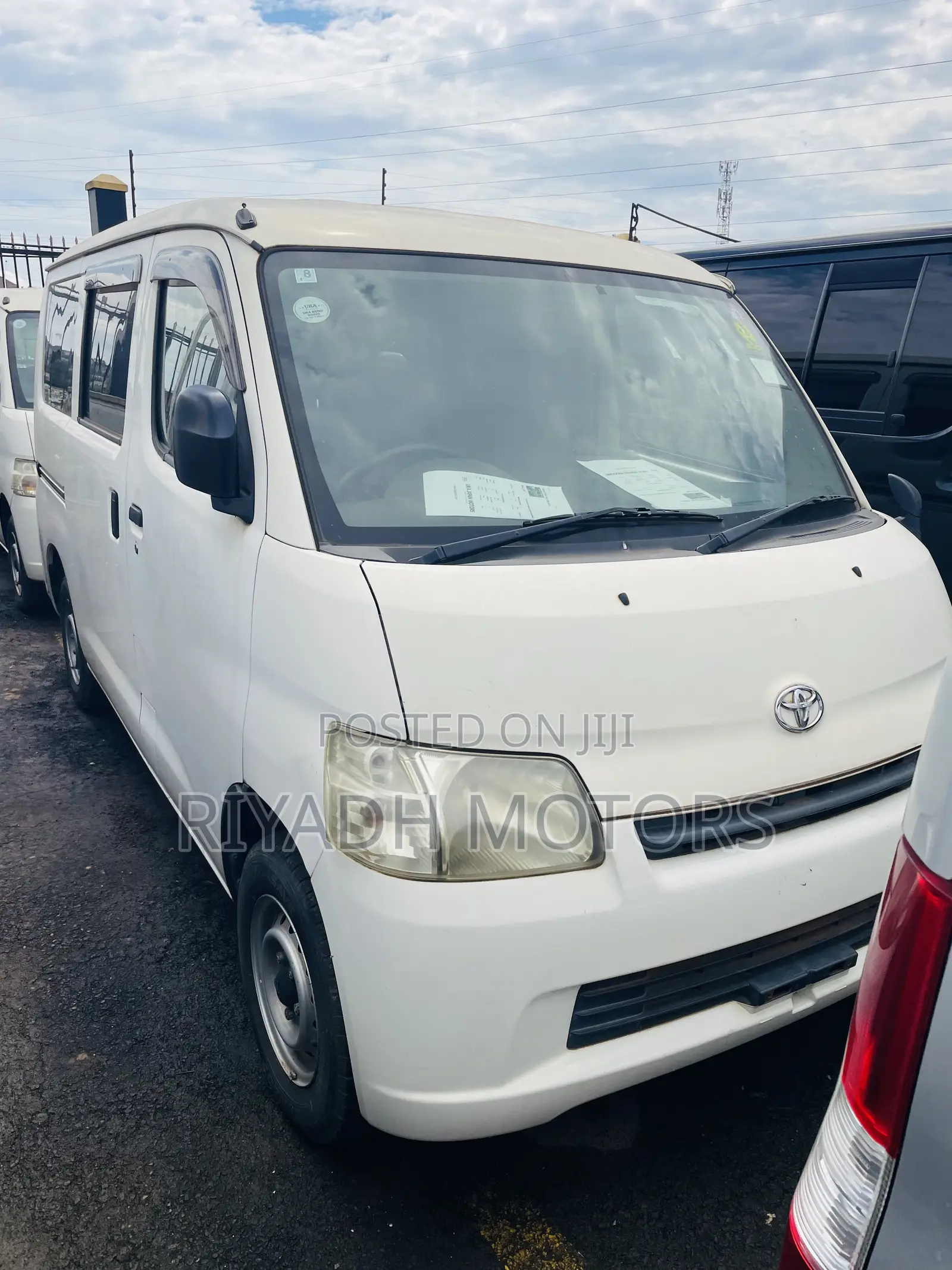 Toyota Noah 2012 White