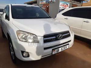 Toyota RAV4 2010 White