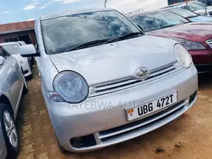 Toyota Sienta 2006 Silver