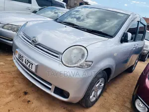 Toyota Sienta 2006 Silver