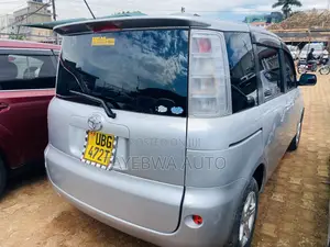 Toyota Sienta 2006 Silver