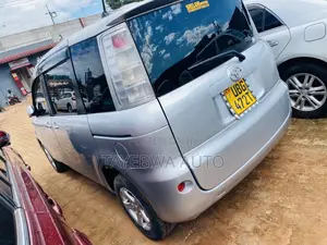Toyota Sienta 2006 Silver