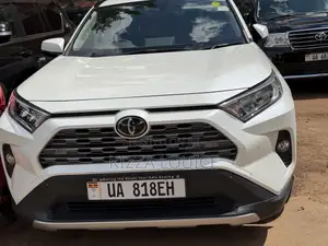 Toyota RAV4 2021 White