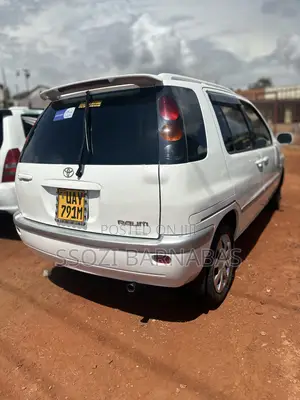 Toyota Raum 1998 White