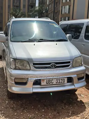 Toyota Noah 2002 Silver