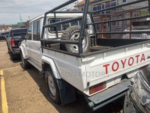 Toyota Land Cruiser 2017 White
