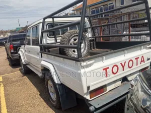 Toyota Land Cruiser 2017 White