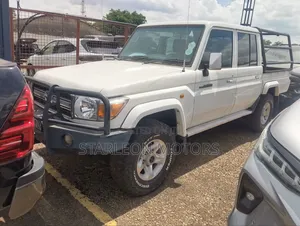 Toyota Land Cruiser 2017 White