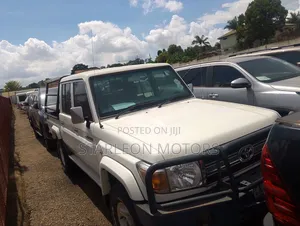 Toyota Land Cruiser 2017 White