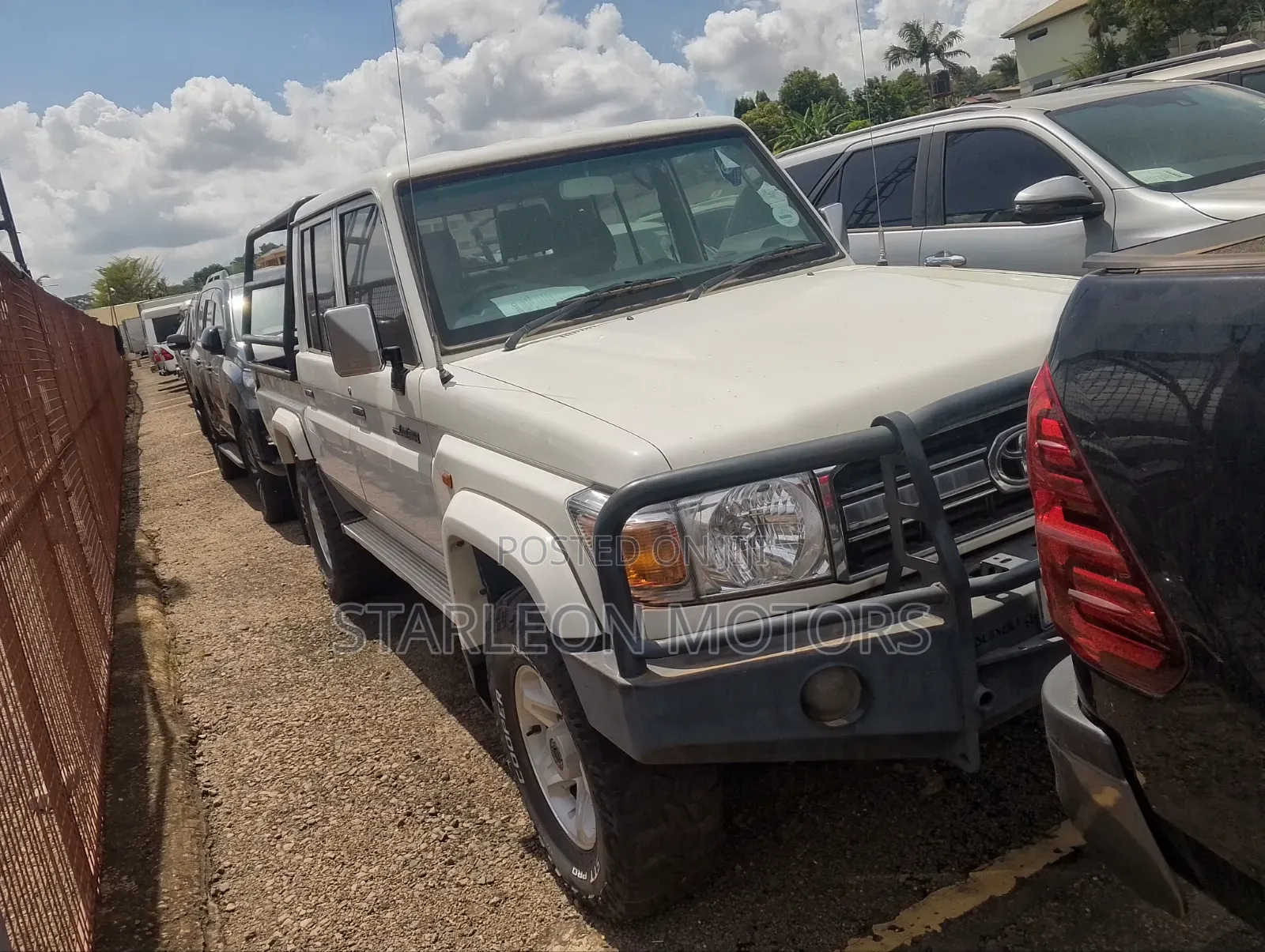Toyota Land Cruiser 2017 White