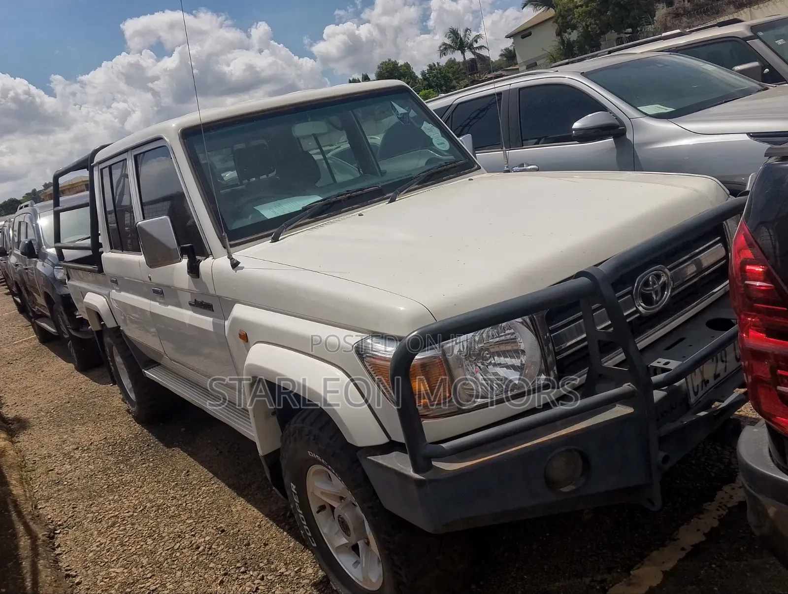 Toyota Land Cruiser 2017 White