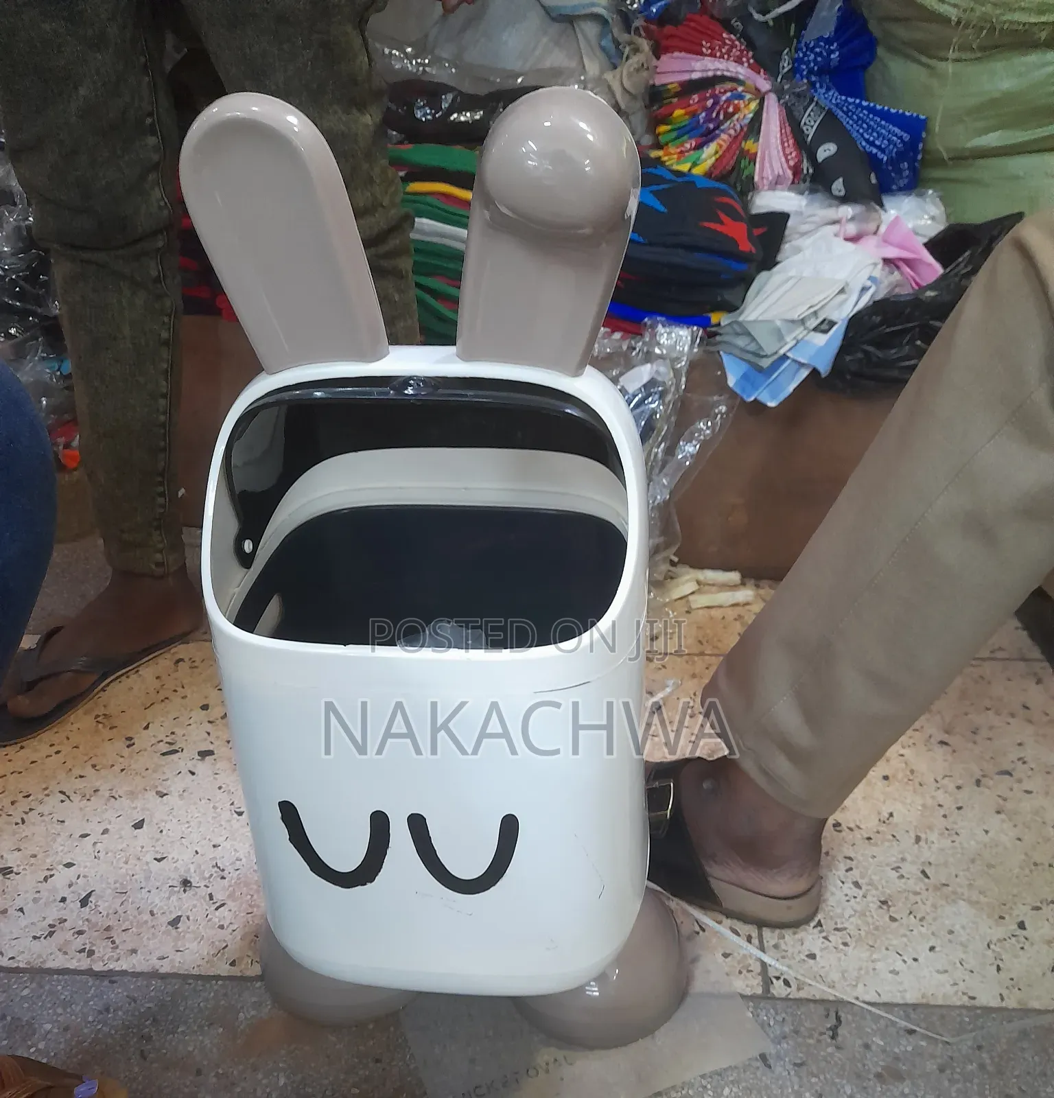 Its Agood Dust Bin
