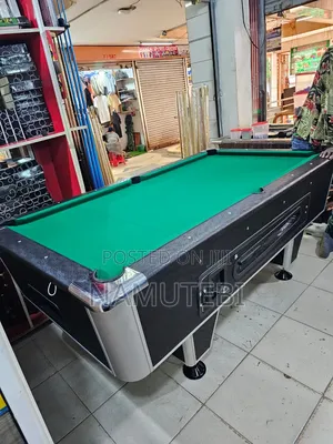 Professional League Pool Table With All It's Accessories '
