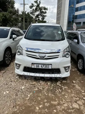 Toyota Noah 2012 Pearl