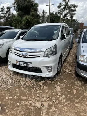 Toyota Noah 2012 Pearl