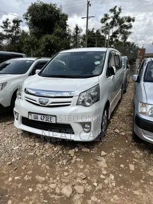 Toyota Noah 2012 Pearl
