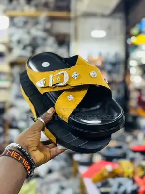 Stylish Women’S Black Platform Slides – Studded Design