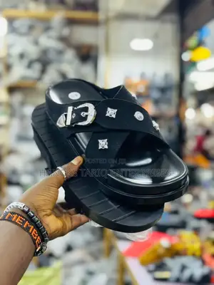 Stylish Women’S Black Platform Slides – Studded Design