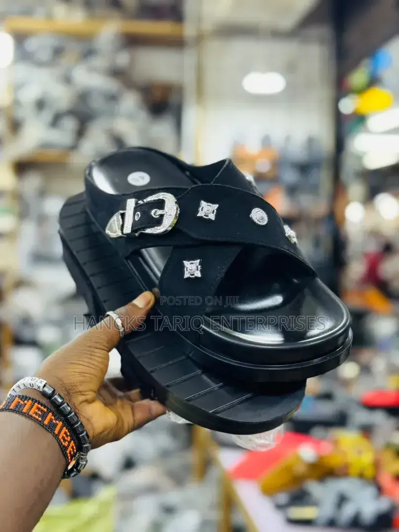 Stylish Women’S Black Platform Slides – Studded Design