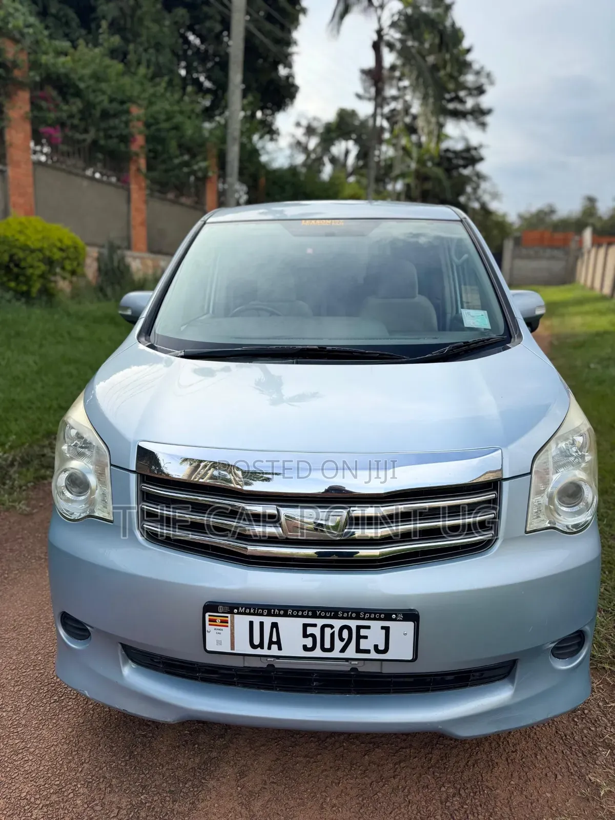 Toyota Noah 2012 Blue