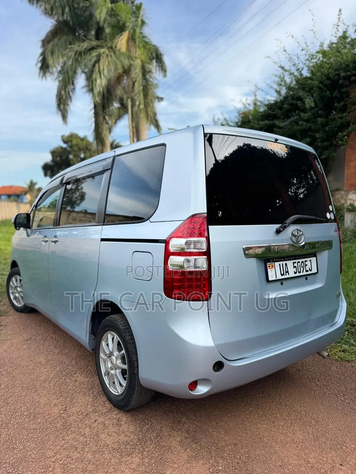 Toyota Noah 2012 Blue