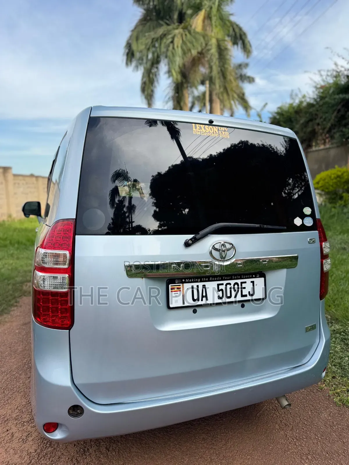 Toyota Noah 2012 Blue