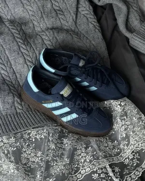 Adidas Handball Spezial Trainers Collegiate Navy and Clear Sky.