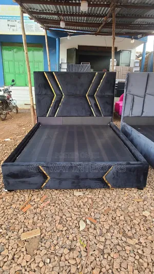 Arrow Gold Sticker Black 5by6 Fabric Bed